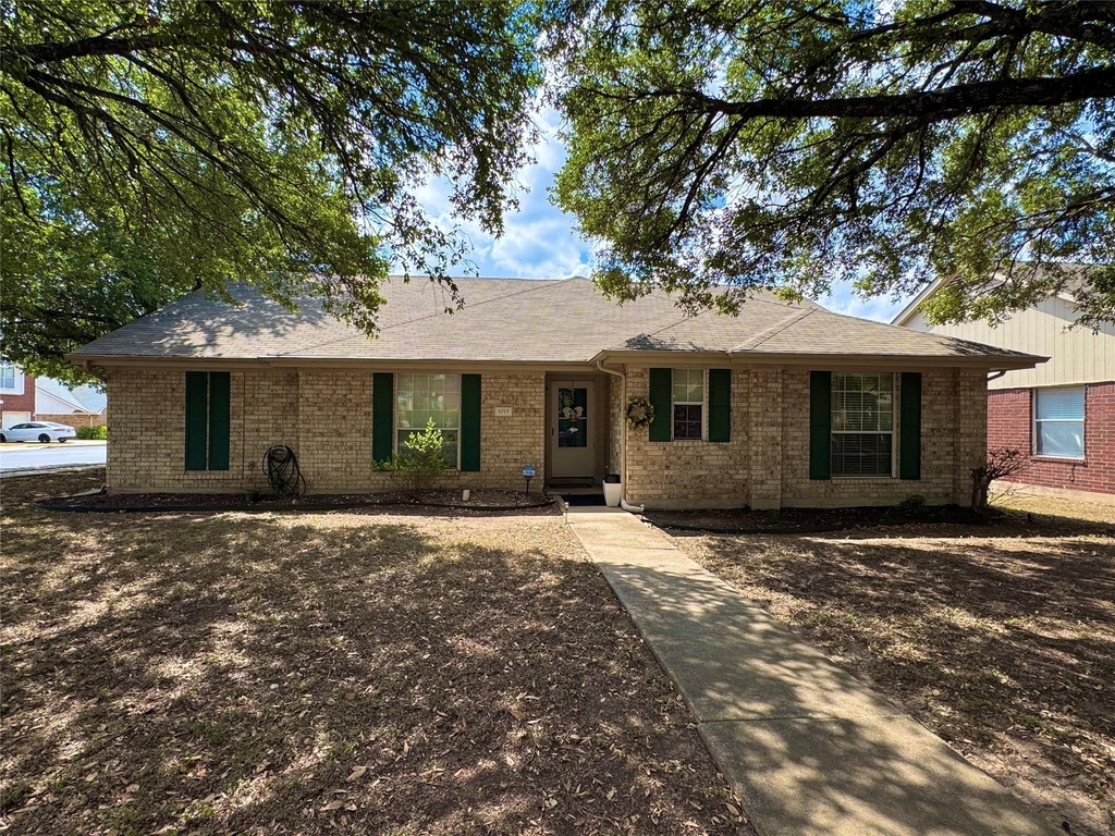1015 Thackeray Ln - Photo 1