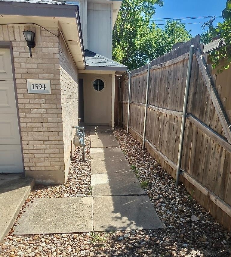 1594 Parkfield Cir - Photo 1