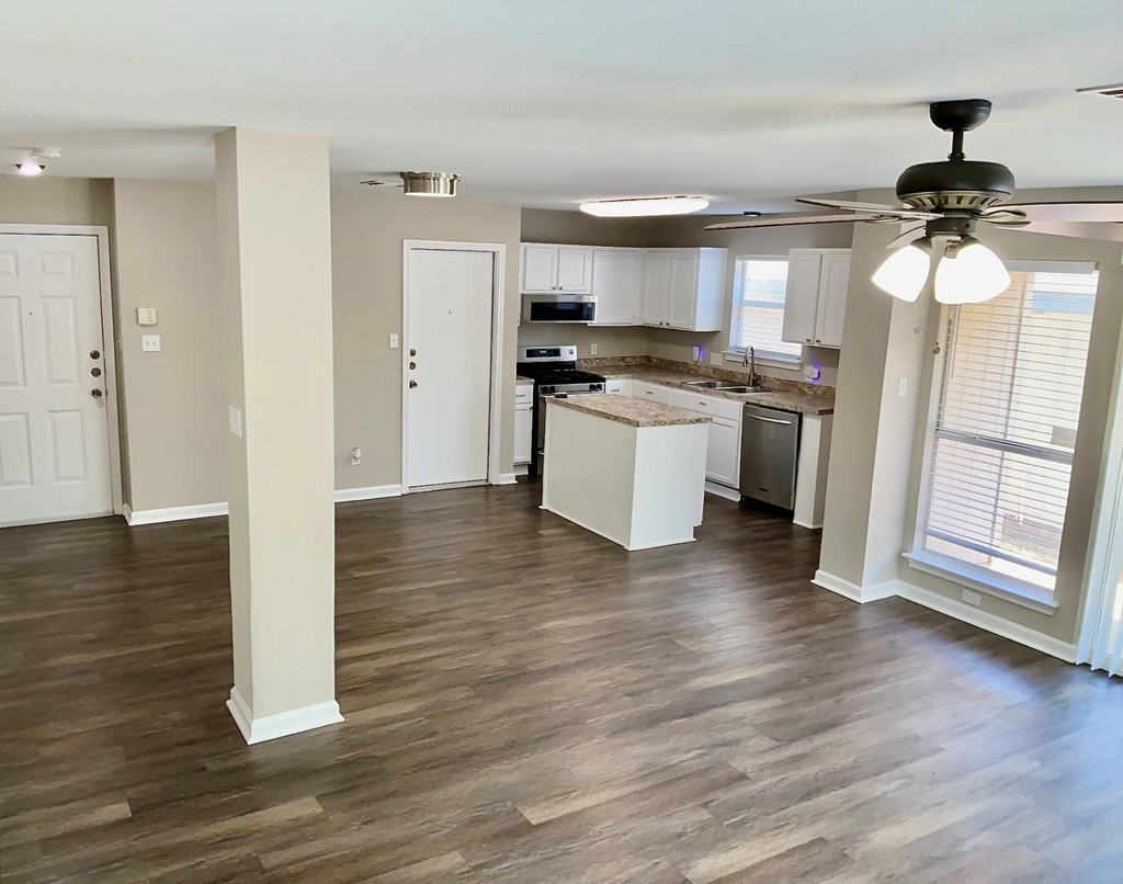 1594 Parkfield Cir - Photo 5