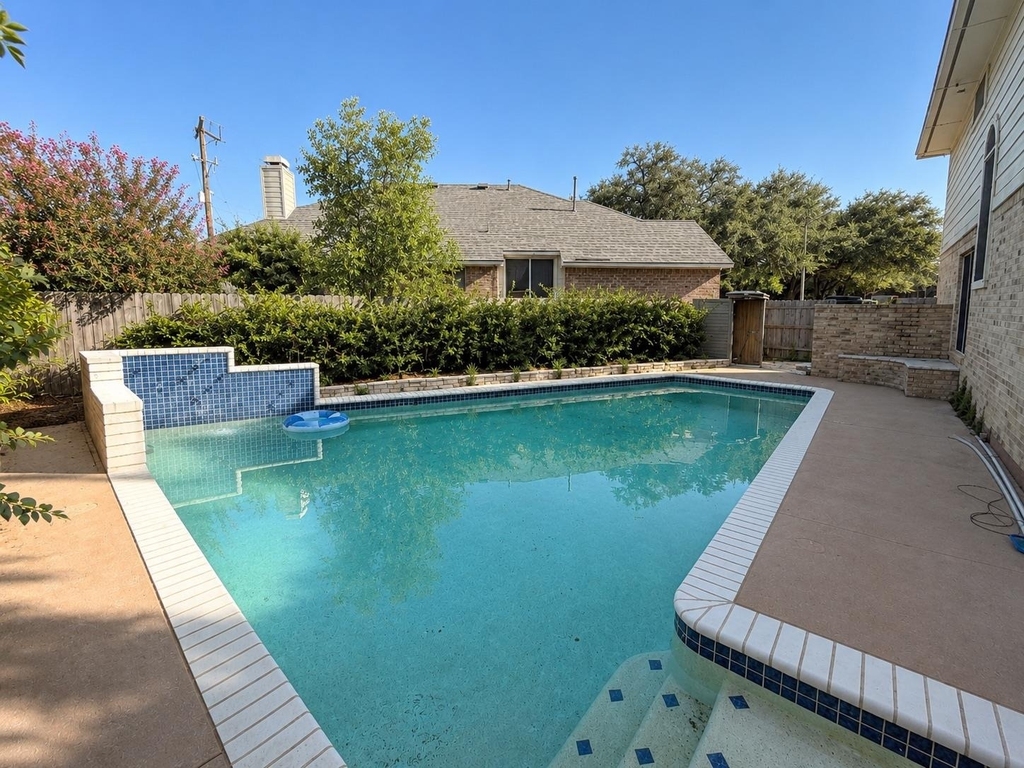 1610 Juniper Ridge Loop - Photo 0