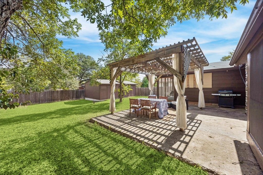 908 Riddlewood Dr - Photo 0