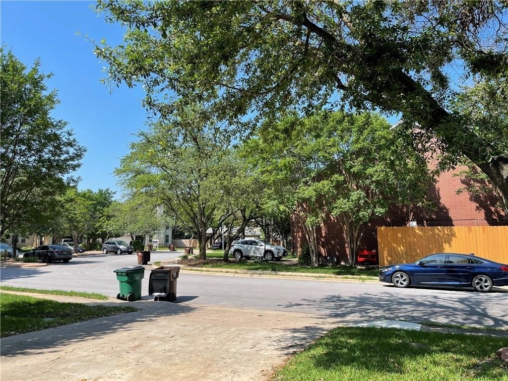 602 Cloud Ct - Photo 2