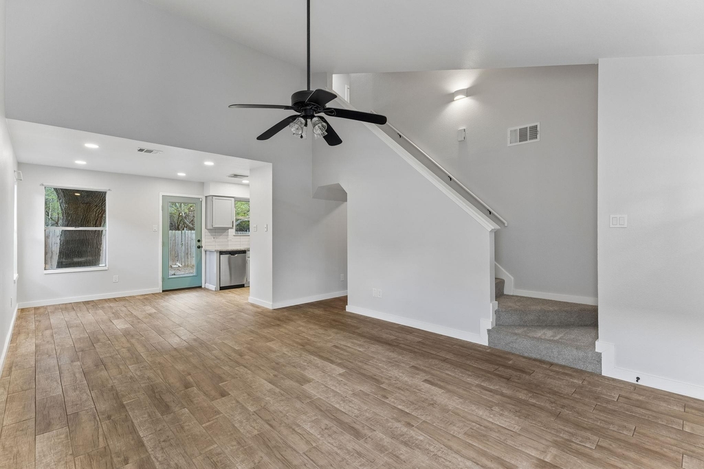 10613 Archdale Dr - Photo 3