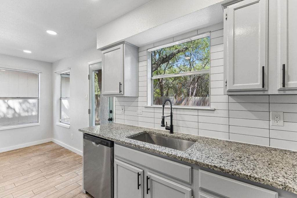 10613 Archdale Dr - Photo 9