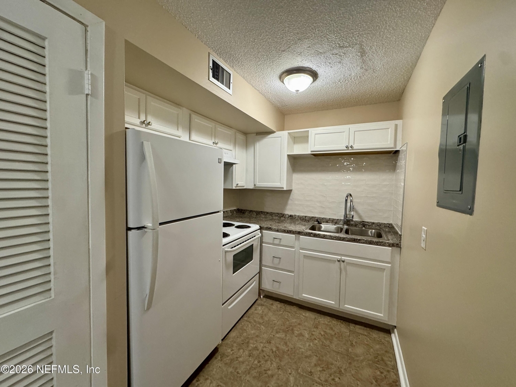 3212 Herschel Street - Photo 2