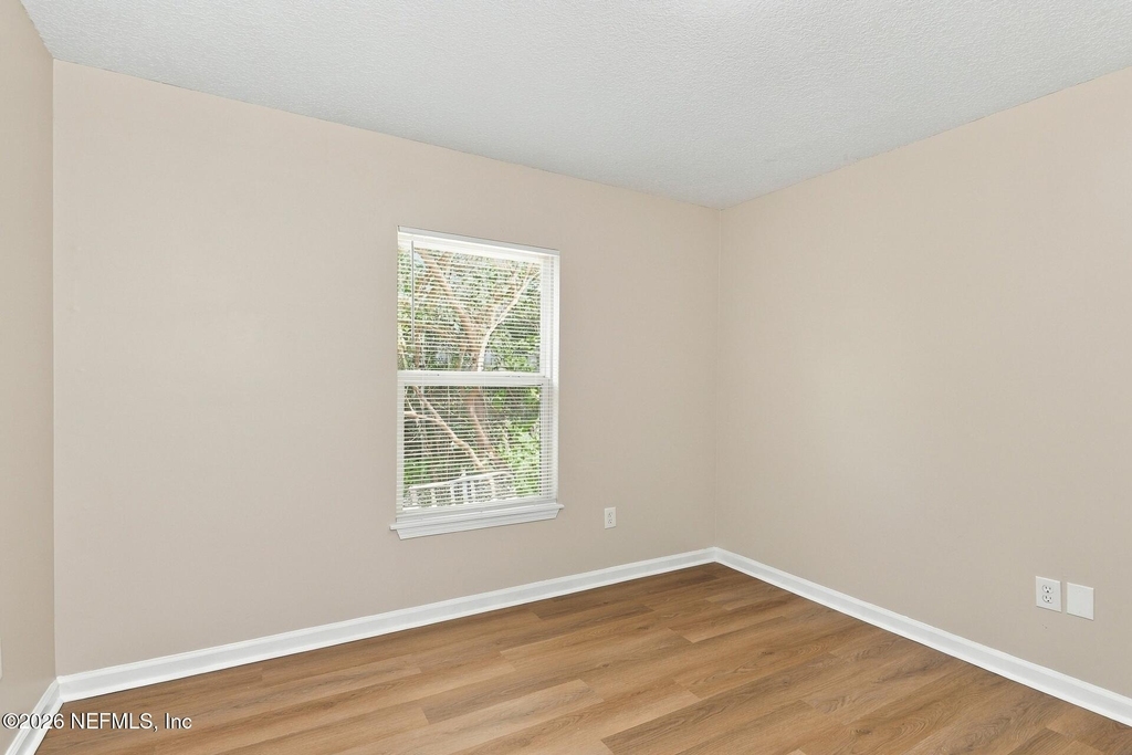 2742 Aubrey Avenue - Photo 8