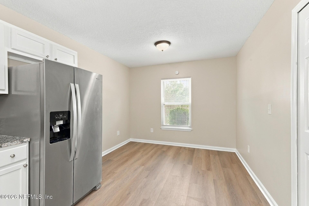 2742 Aubrey Avenue - Photo 5