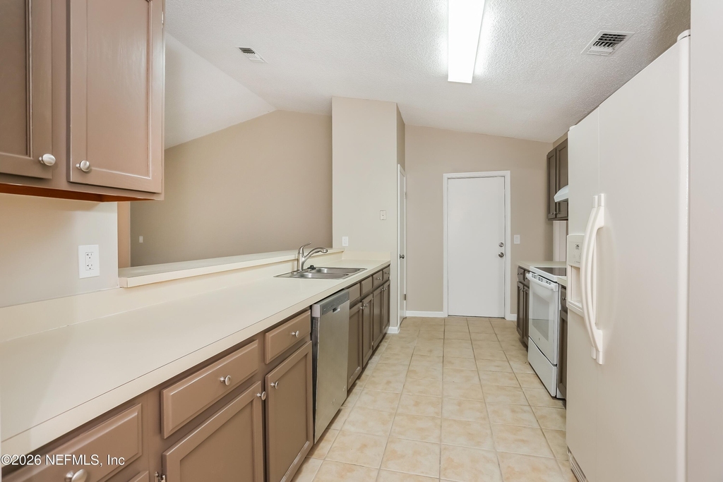 6507 Diamond Leaf Court S - Photo 4