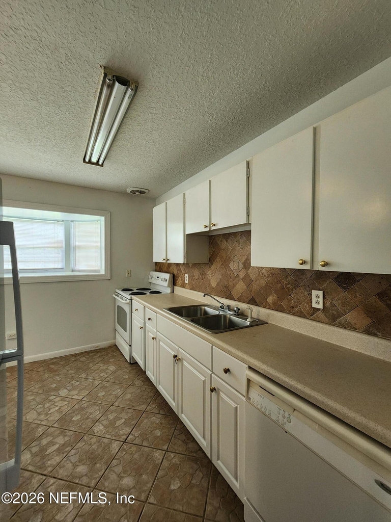 1721 Hawaii Drive E - Photo 15