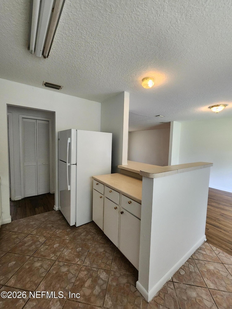 1721 Hawaii Drive E - Photo 16