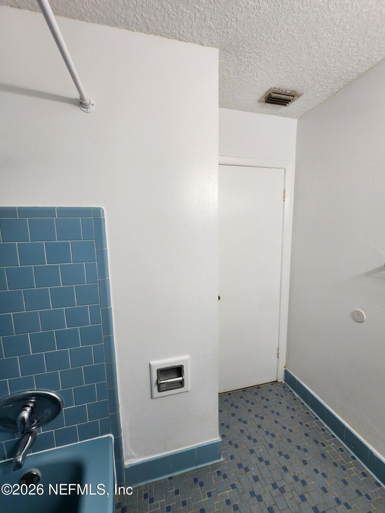 1721 Hawaii Drive E - Photo 25