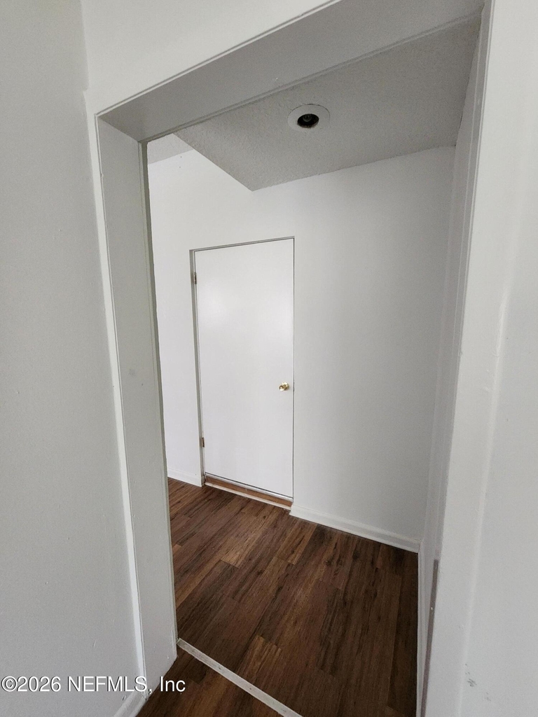 1721 Hawaii Drive E - Photo 6