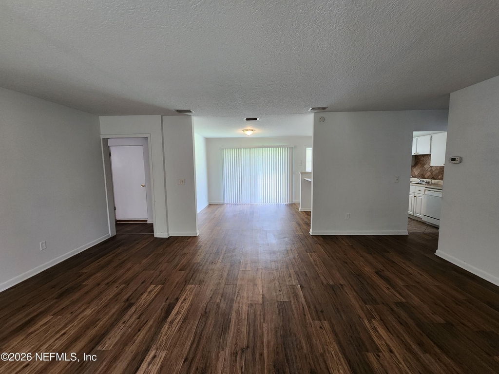 1721 Hawaii Drive E - Photo 4