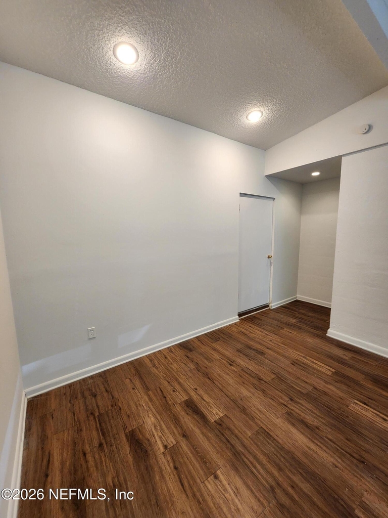 1721 Hawaii Drive E - Photo 7