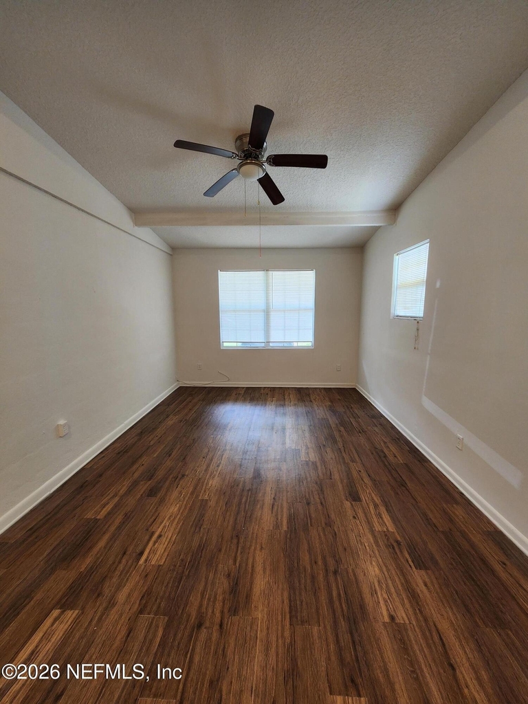 1721 Hawaii Drive E - Photo 9