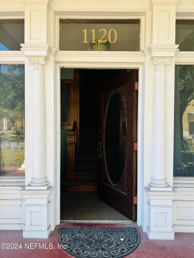 1120 Acosta Street - Photo 3
