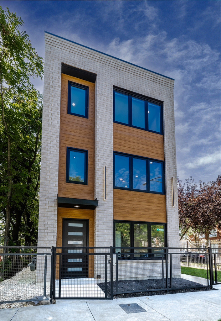 3327 W Division Street - Photo 0