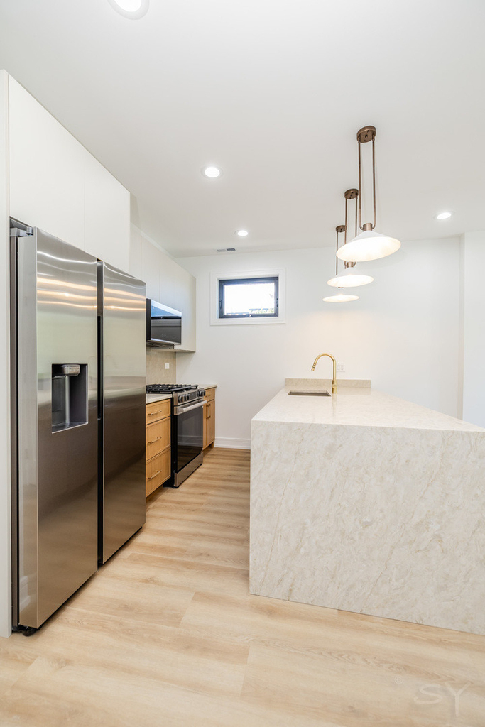 3327 W Division Street - Photo 3