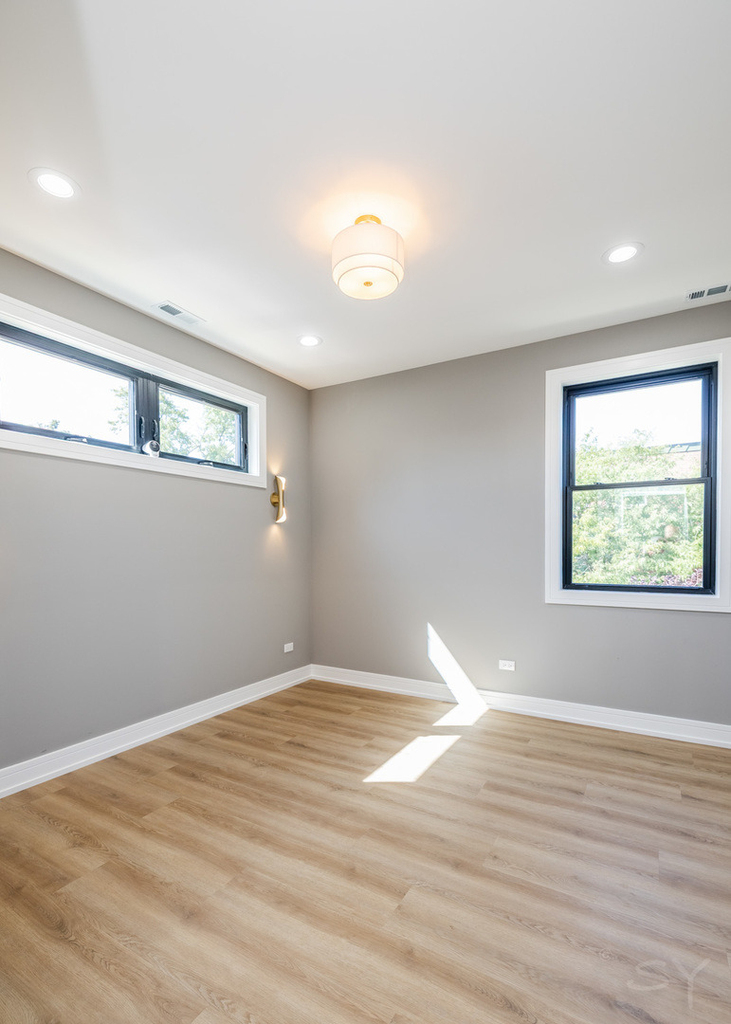 3327 W Division Street - Photo 17