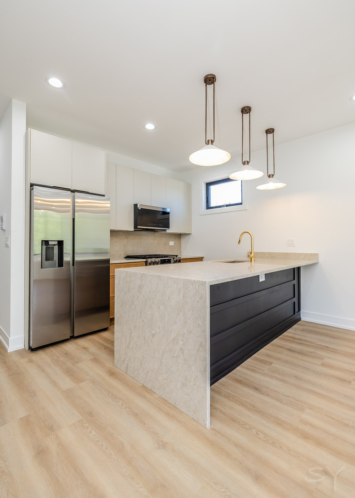 3327 W Division Street - Photo 4