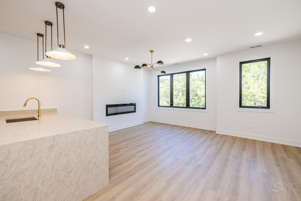 3327 W Division Street - Photo 9
