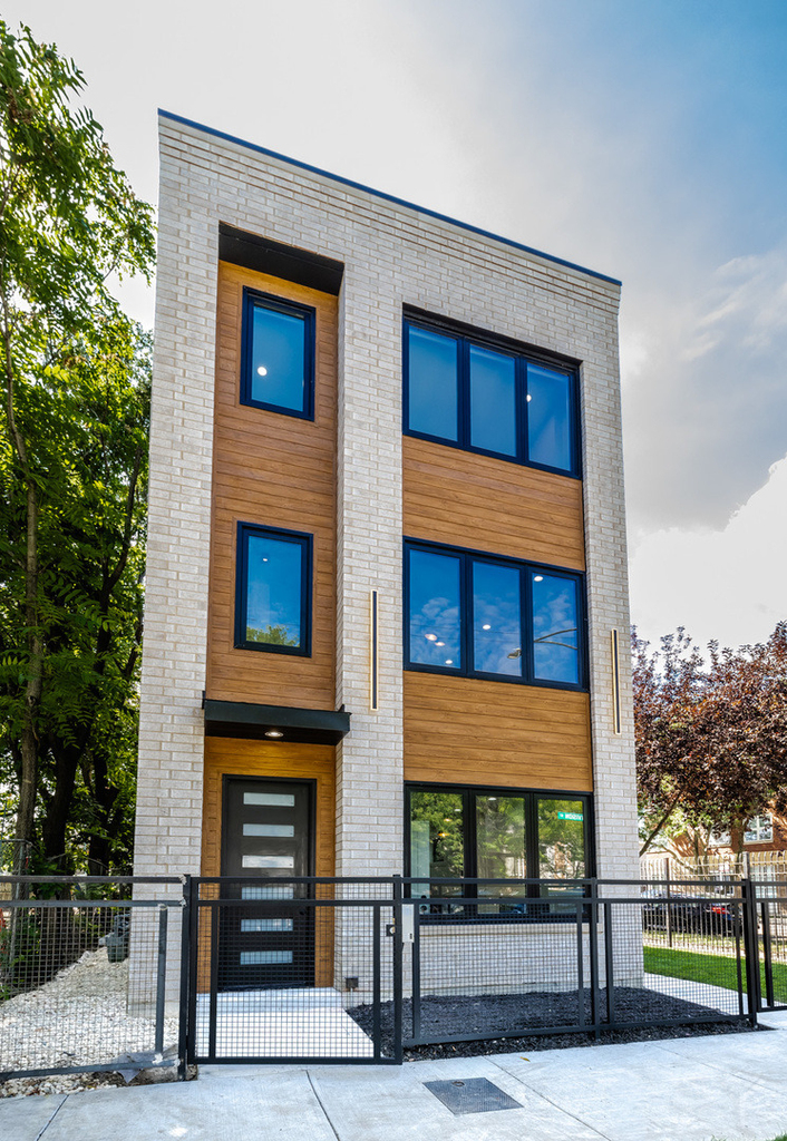 3327 W Division Street - Photo 2