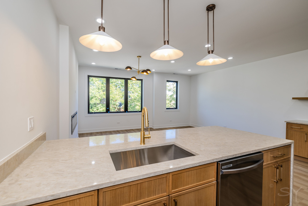 3327 W Division Street - Photo 6