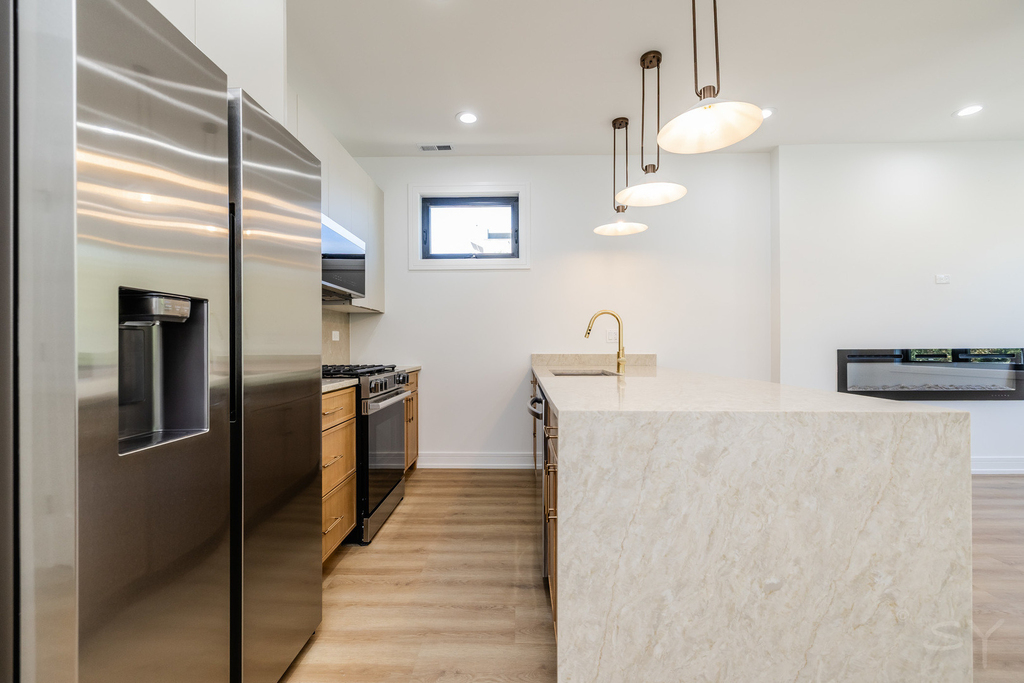 3327 W Division Street - Photo 3