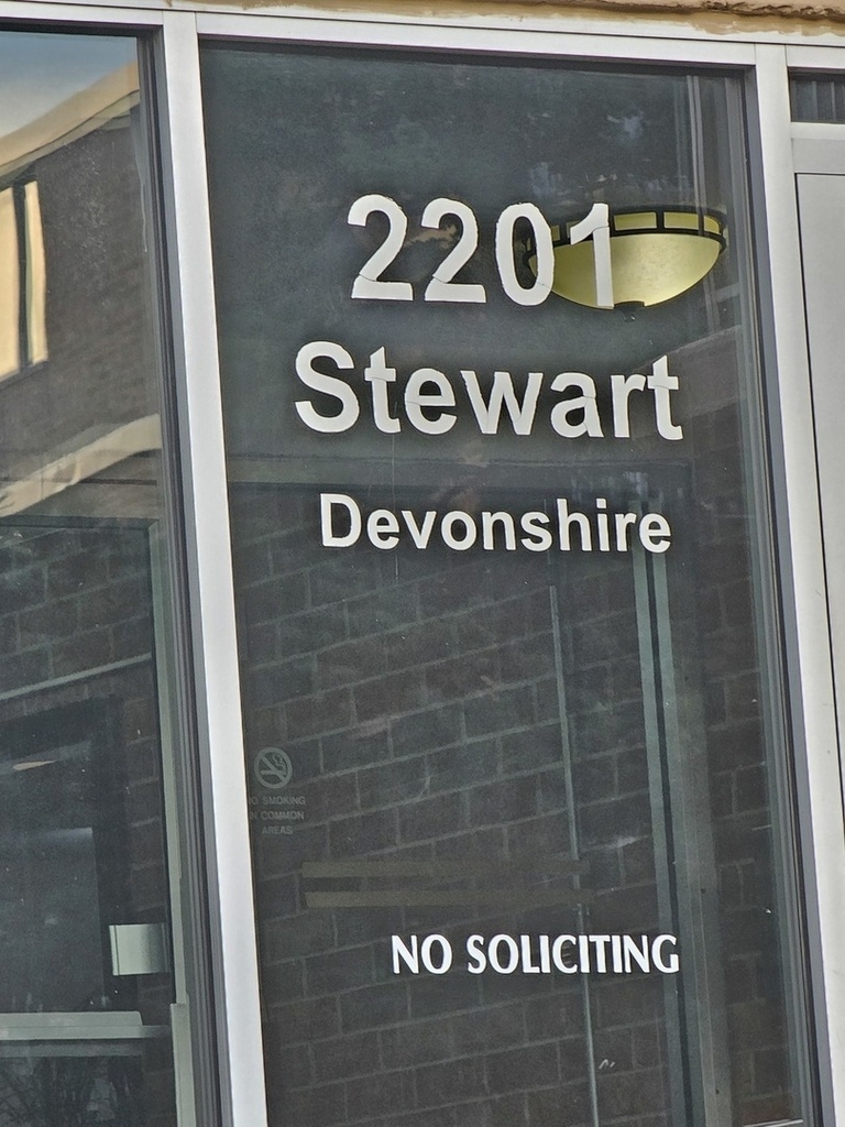 2201 S Stewart Avenue S - Photo 2