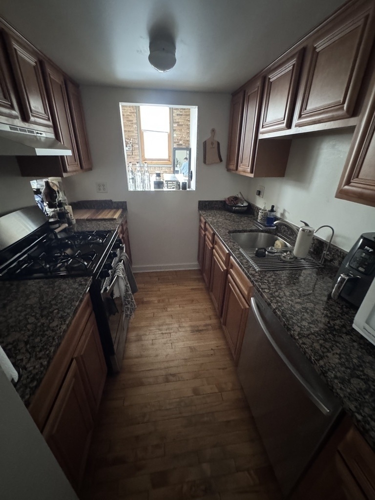 1114 W Belmont Avenue - Photo 2