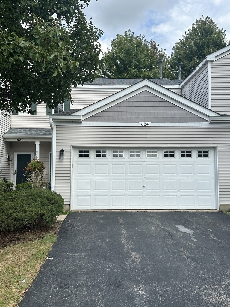 624 Blackstone Court - Photo 0