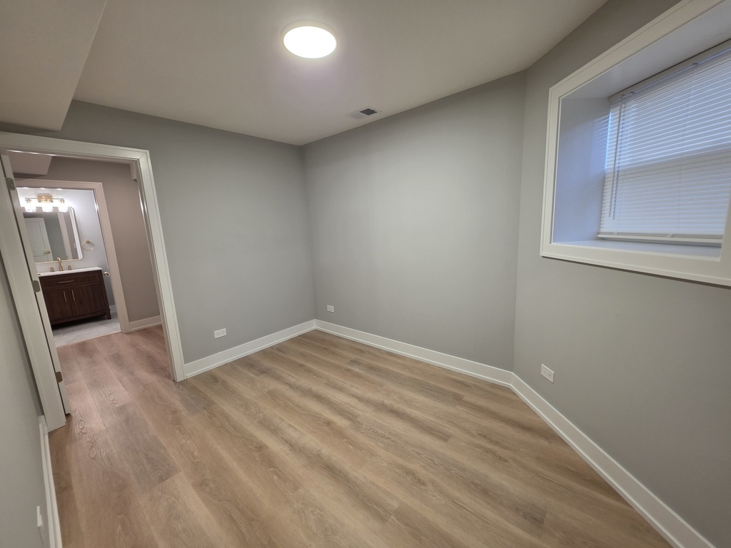 2442 W Wilson Avenue - Photo 9
