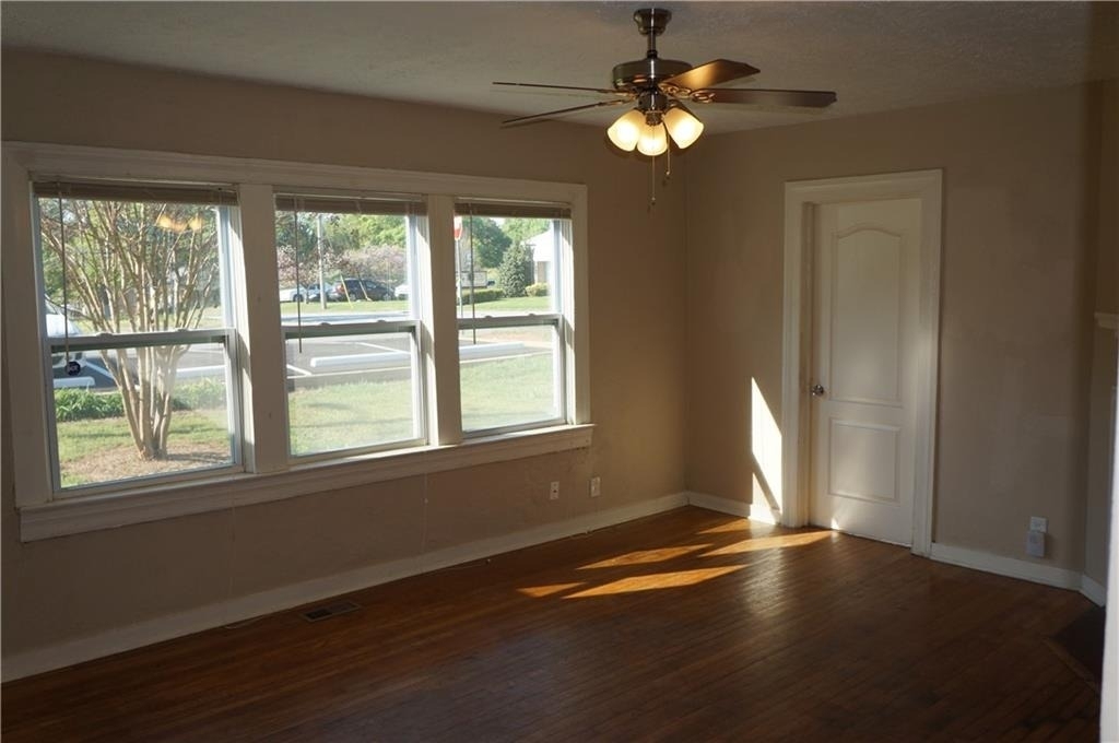 583 Colonial Circle Se - Photo 3