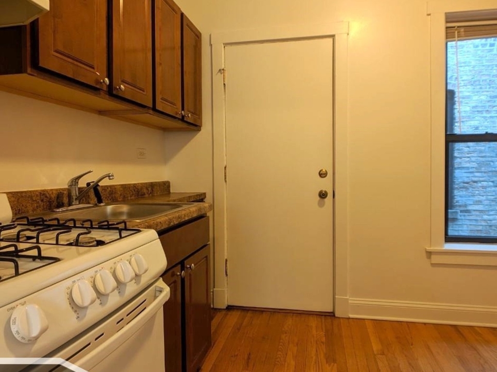 2621 N Spaulding Avenue - Photo 4