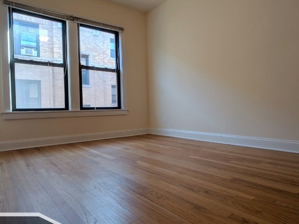 2621 N Spaulding Avenue - Photo 2