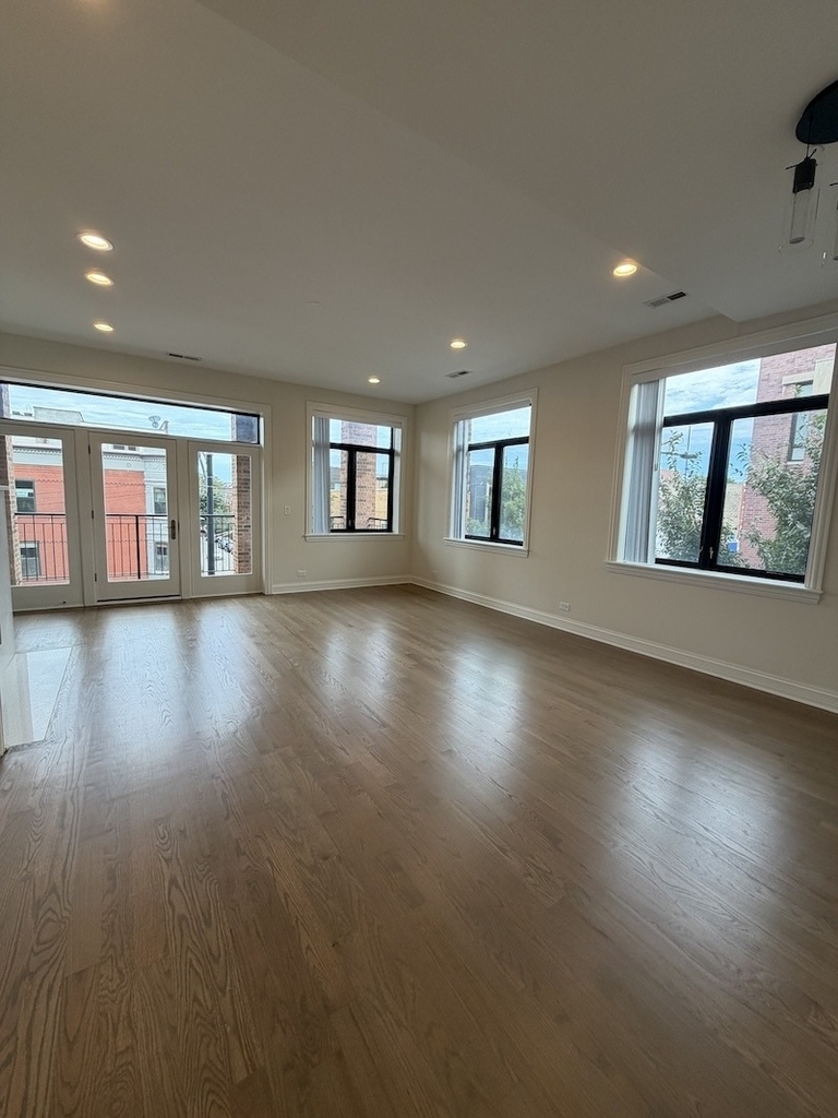 1701 W Chicago Avenue - Photo 1