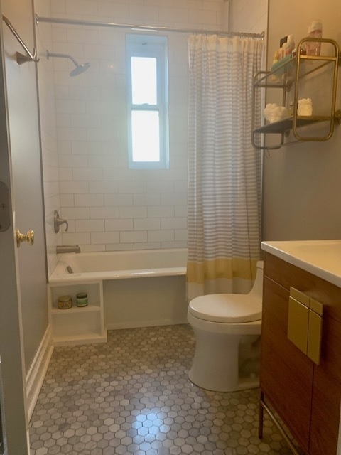 2439 W Gunnison Street - Photo 4