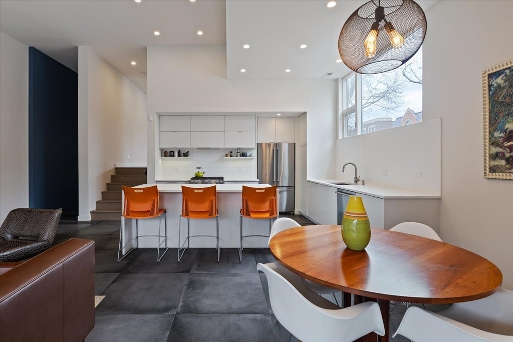 559 E 50th Street - Photo 5