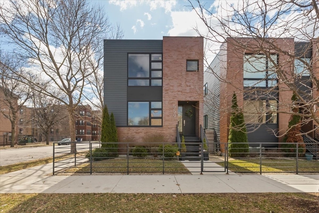 559 E 50th Street - Photo 33
