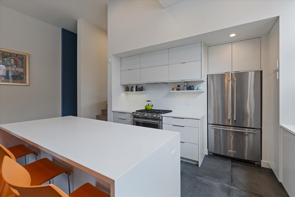 559 E 50th Street - Photo 15