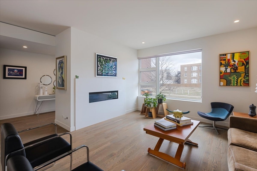 559 E 50th Street - Photo 8