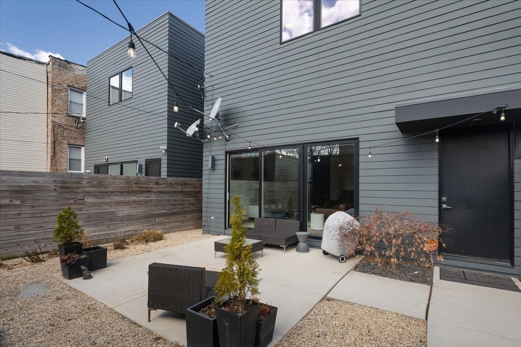 559 E 50th Street - Photo 2