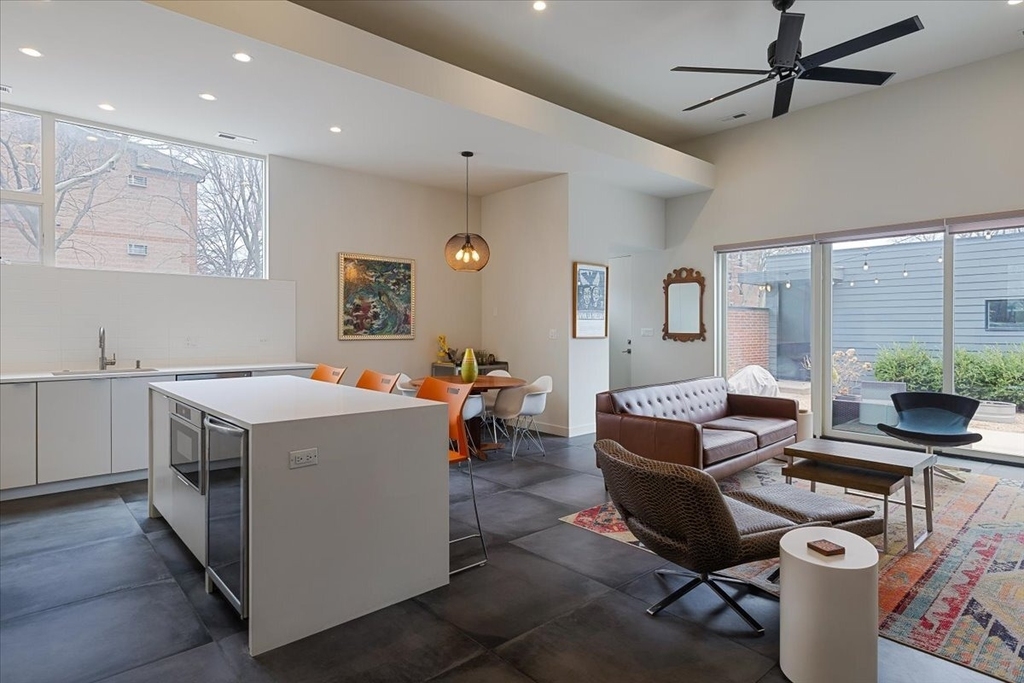 559 E 50th Street - Photo 3