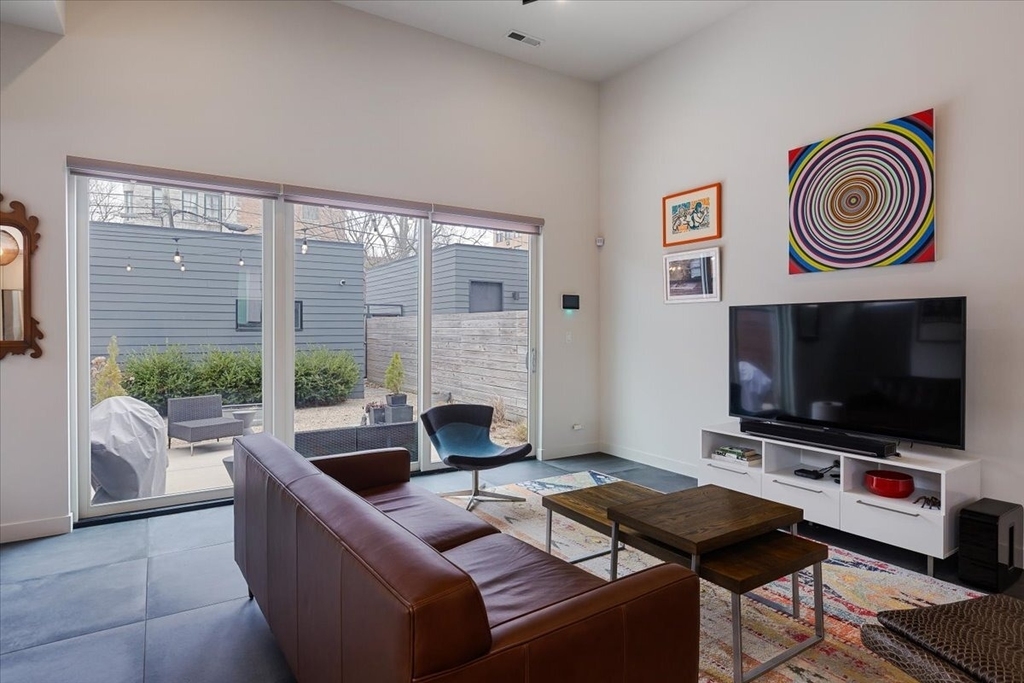 559 E 50th Street - Photo 4