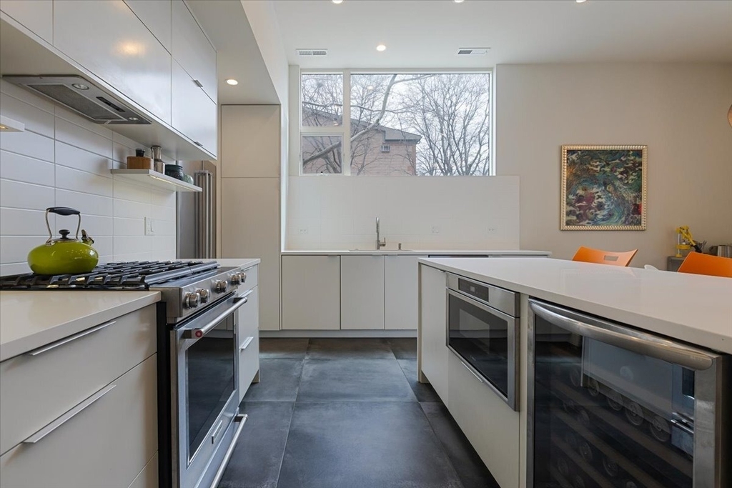 559 E 50th Street - Photo 13