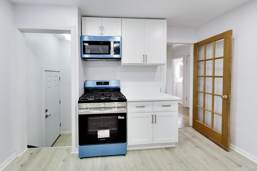 5142 Jarlath Avenue - Photo 10