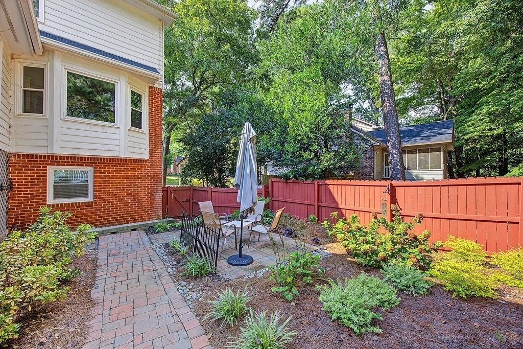 2132 Dunwoody Glen - Photo 22