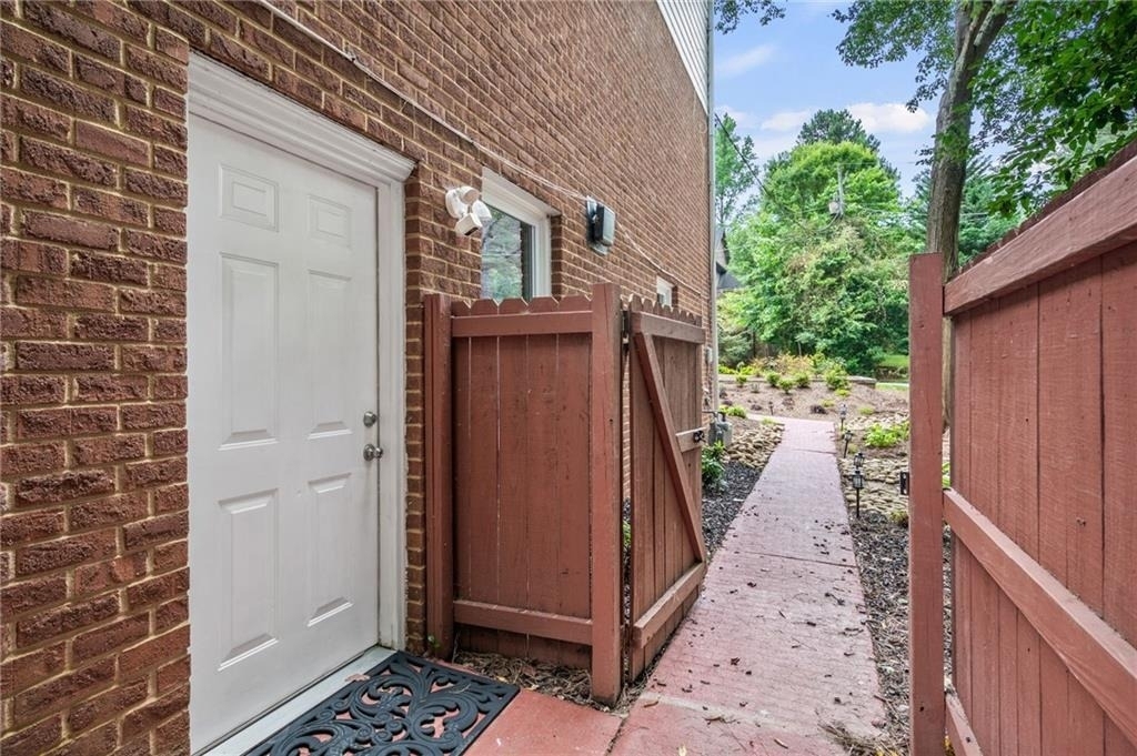 2132 Dunwoody Glen - Photo 19