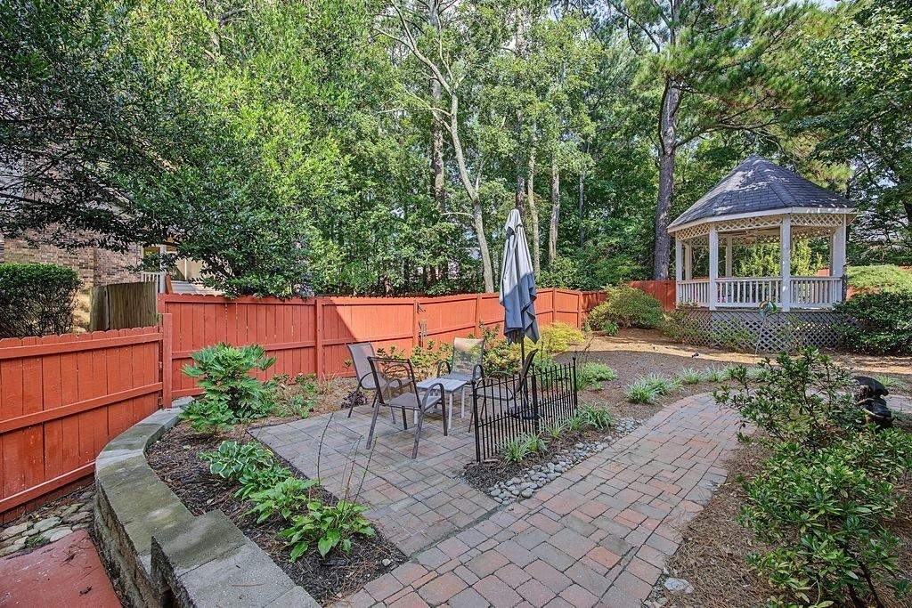 2132 Dunwoody Glen - Photo 21
