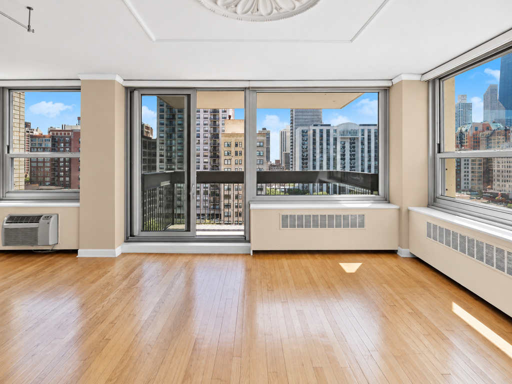 1255 N Sandburg Terrace - Photo 3